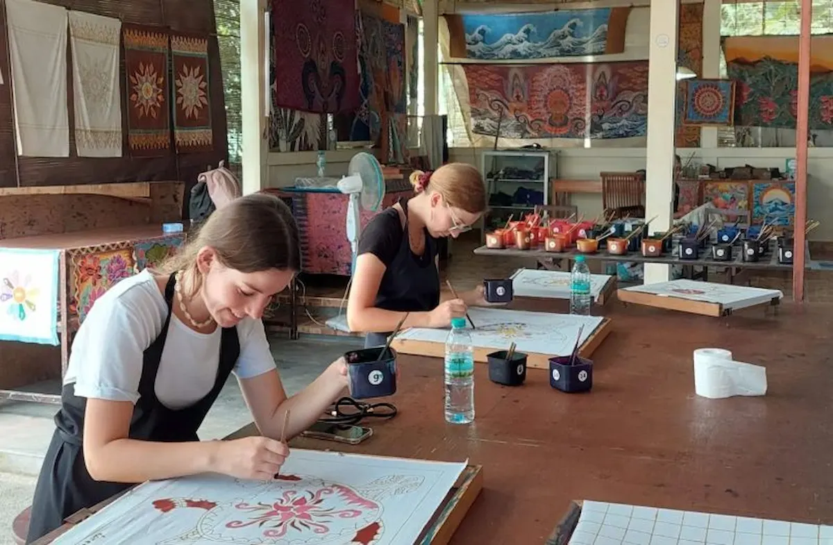 Liburan ke Desa Wisata Batik Giriloyo Yogyakarta: Belajar Membatik Langsung